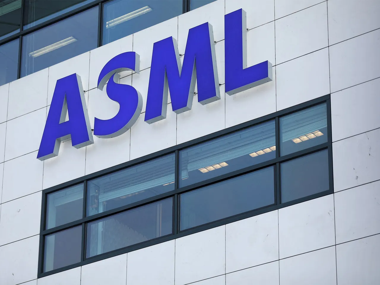 Logo of ASML Holding at the company’s headquarters in Eindhoven, Netherlands (Photo/Reuters)