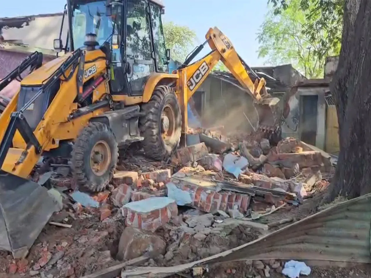 Visuals of Demolition in Godhra (Photo/ANI)