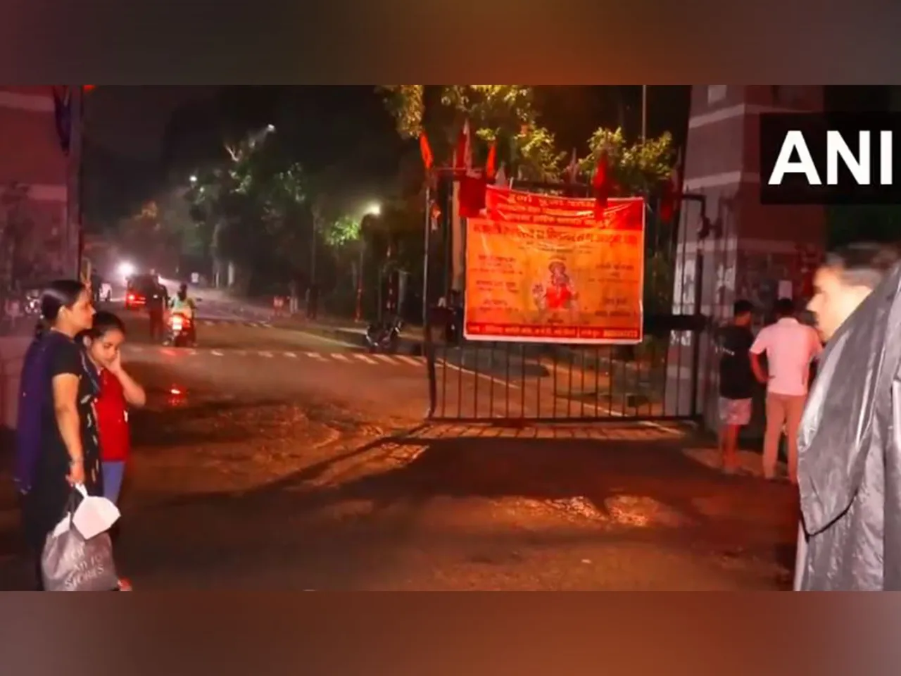Outside JNU campus (Photo/ANI)