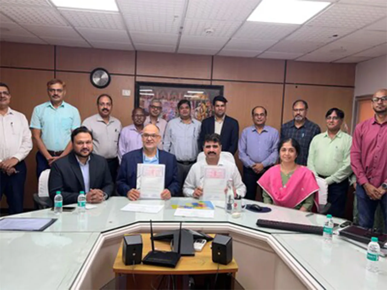 BSNL, in partnership with ACES India, launches its first metro IBS in Maharashtra on Mumbai Metro Aqua Line-3, ensuring seamless 4G & 5G connectivity for commuters.