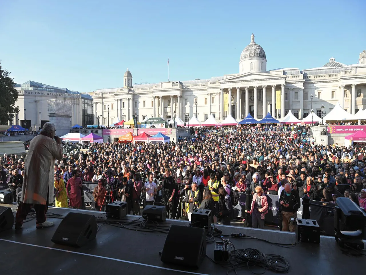 London glows with joy as thousands celebrate Diwali at Trafalgar Square (Photo/X@MayorofLondon)