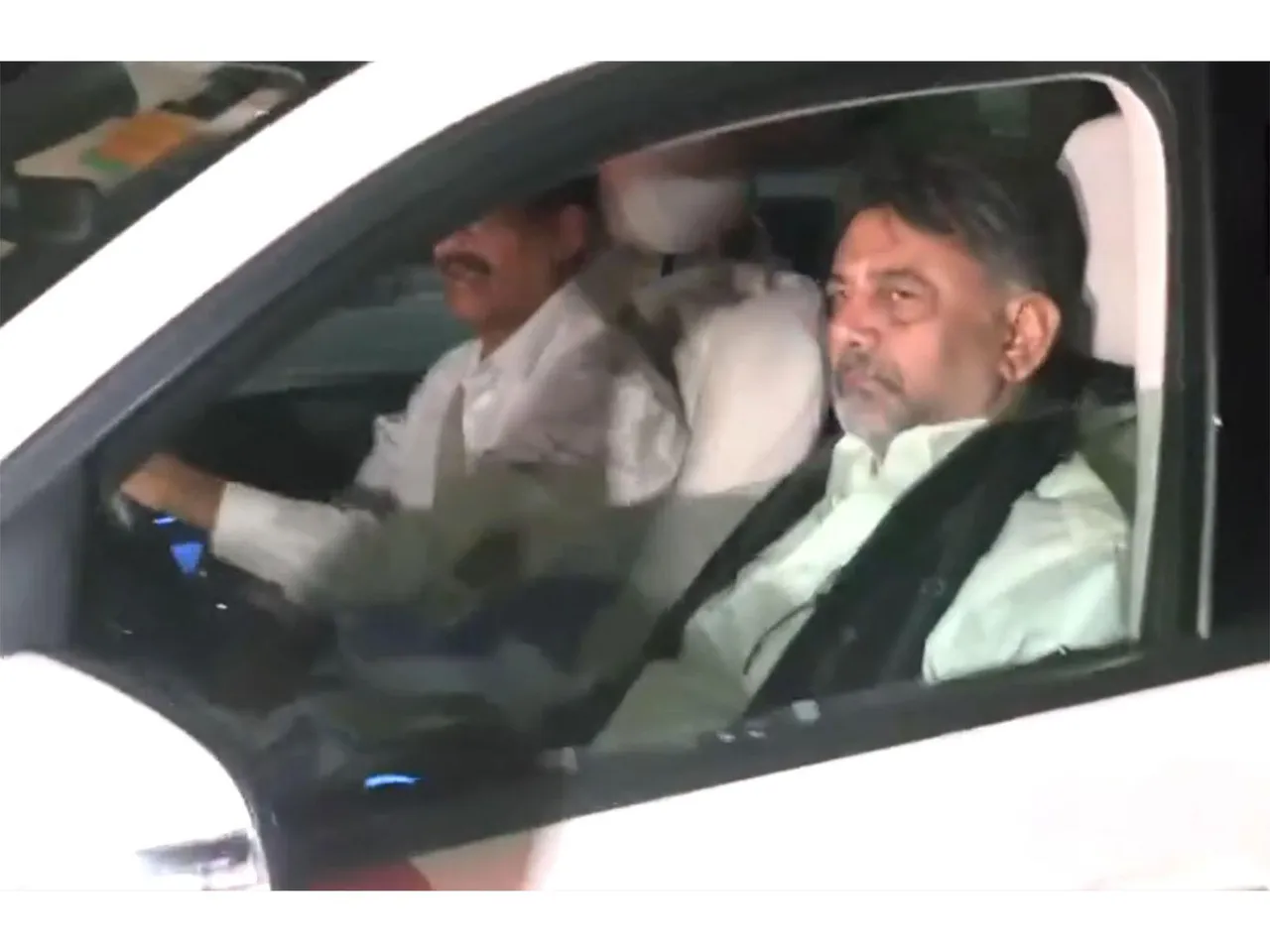 Deputy CM DK Shivakumar arrives at Karnataka CM Siddaramaiah's residence in Bengaluru (Photo/ANI)