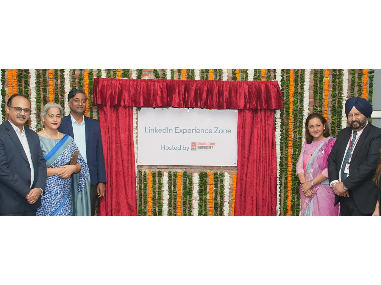 Ruchee Anand, Country Head & Sr. Director, LinkedIn India along with Chandigarh University Officials Inaugurating ‘LinkedIn Experience Zone at Chandigarh University