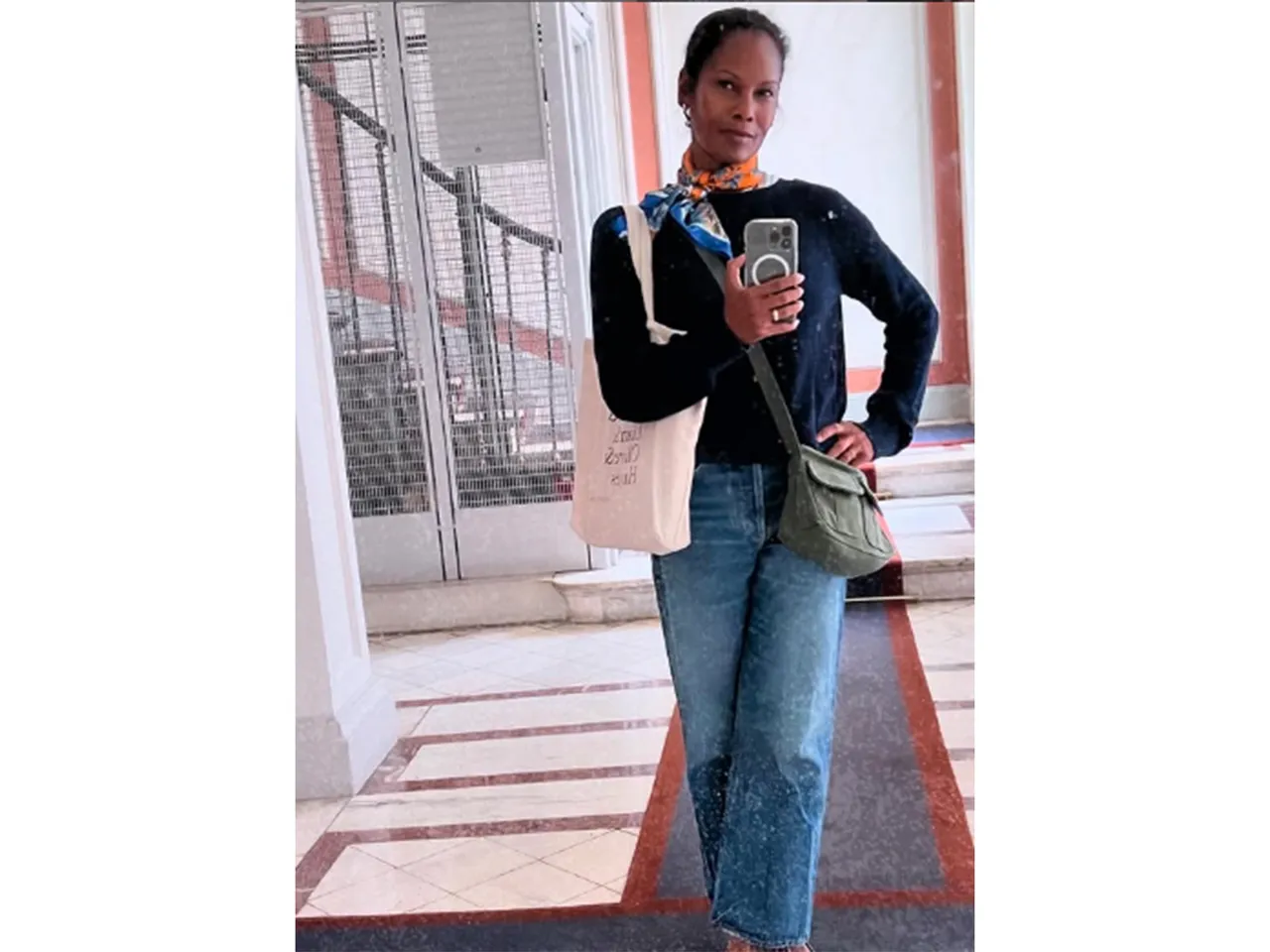 Robinne Lee (Image source: Instagram@robinnelee)
