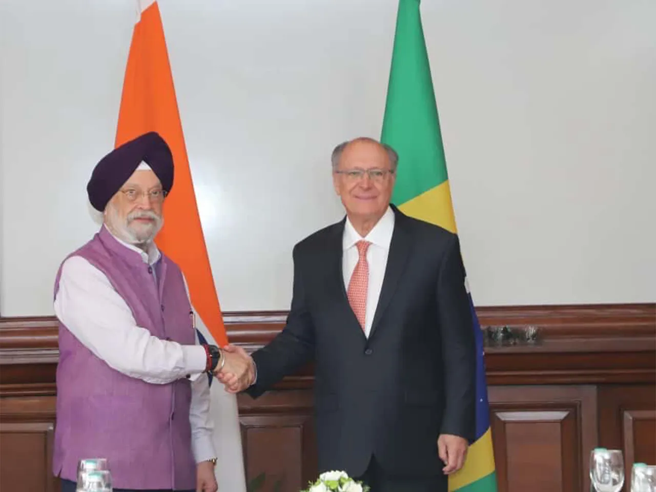Union Minister  Hardeep Singh Puri with Geraldo Alckmin, Vice President and Minister of Development, Industry, Trade and Services of Brazil (Photo- X/@HardeepSPuri)