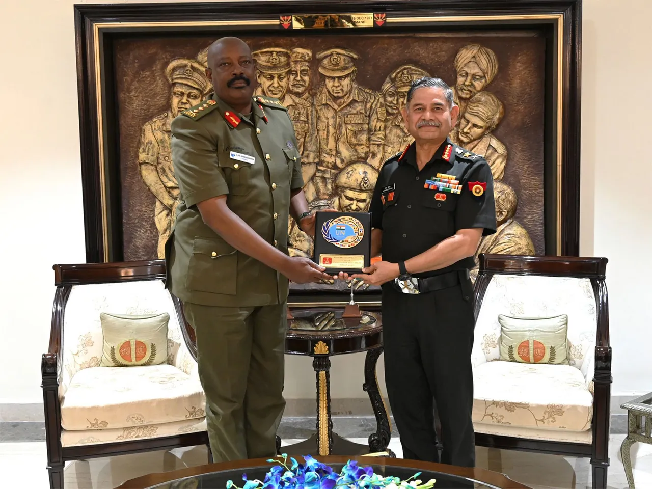 COAS General Upendra Dwivedi and Lieutenant General Kayanja Muhanga, Commander Land Forces, Uganda (Photo/ X@adgpi)