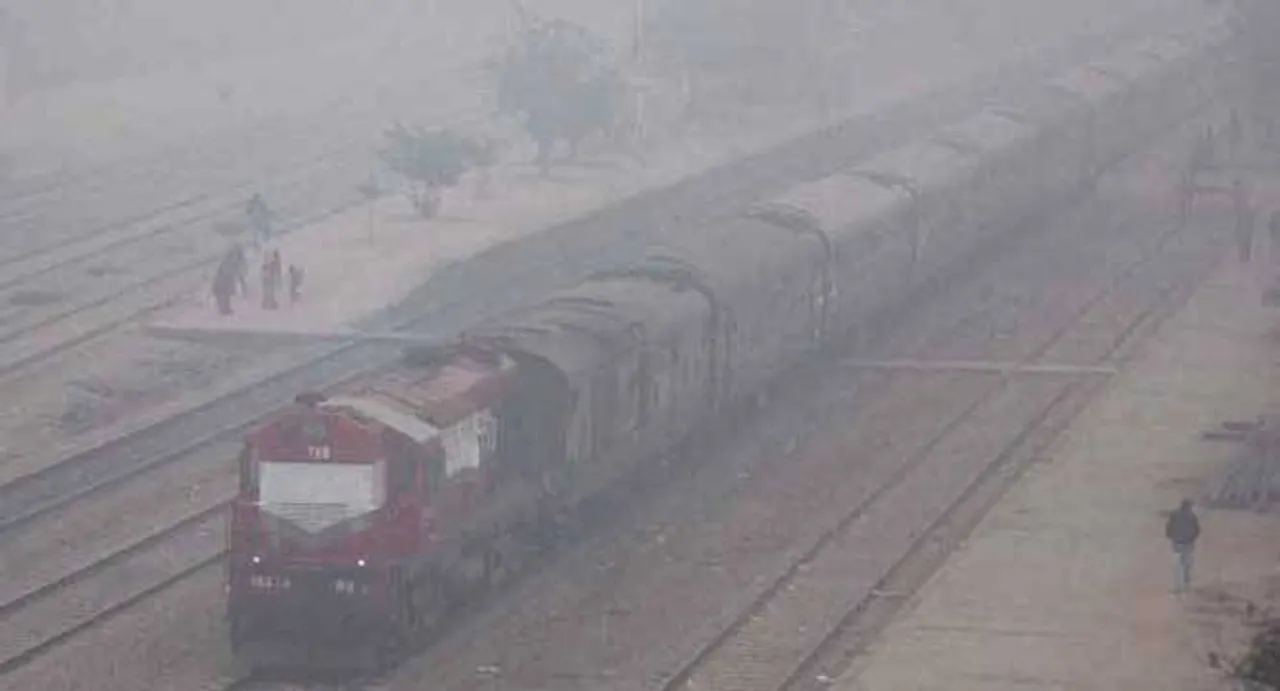 Parts of UP experiences heavy fog, 5 killed in road mishaps