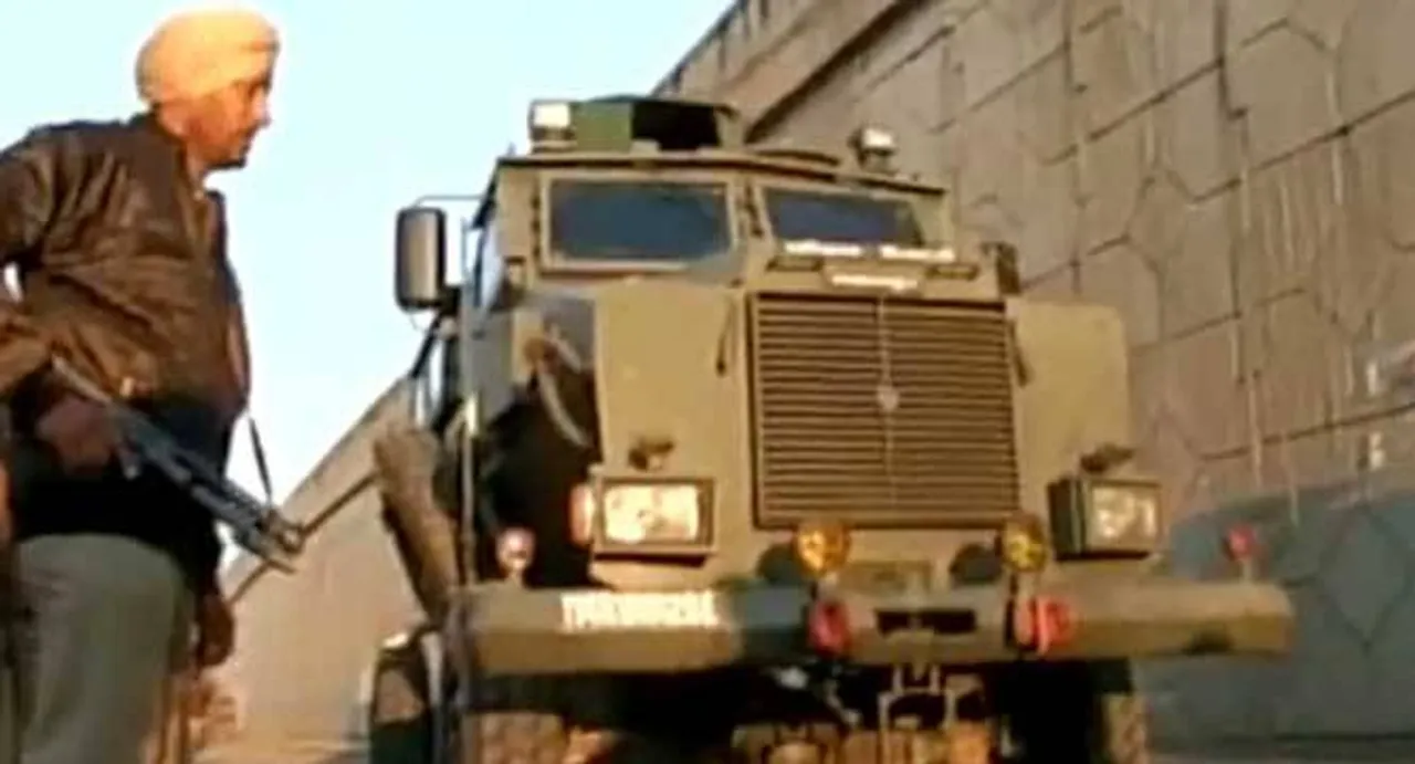 Pathankot terror attack: Manohar Parikkar meets service chiefs, NSA Ajit Doval