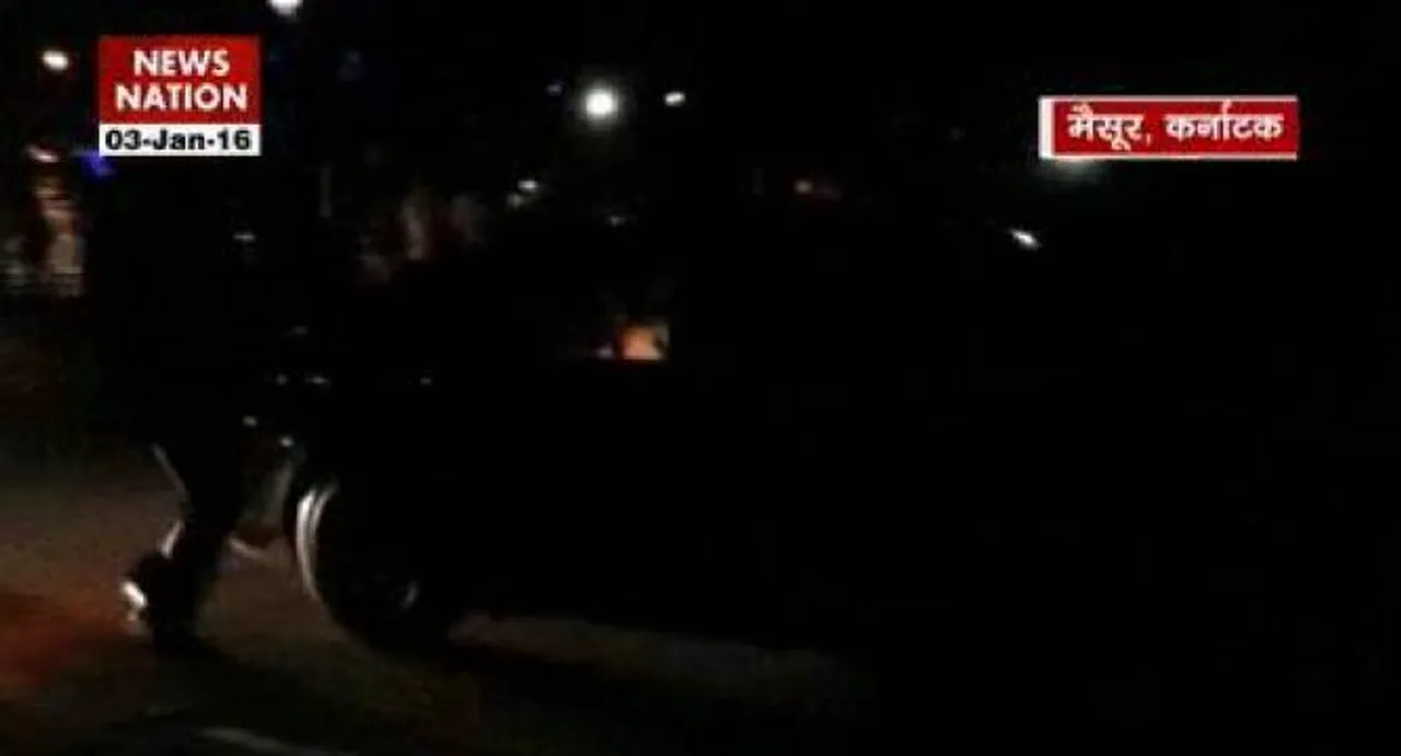 Watch Video: Man runs parallel to PMâ€™s car, chants â€˜Modiâ€¦Modiâ€™