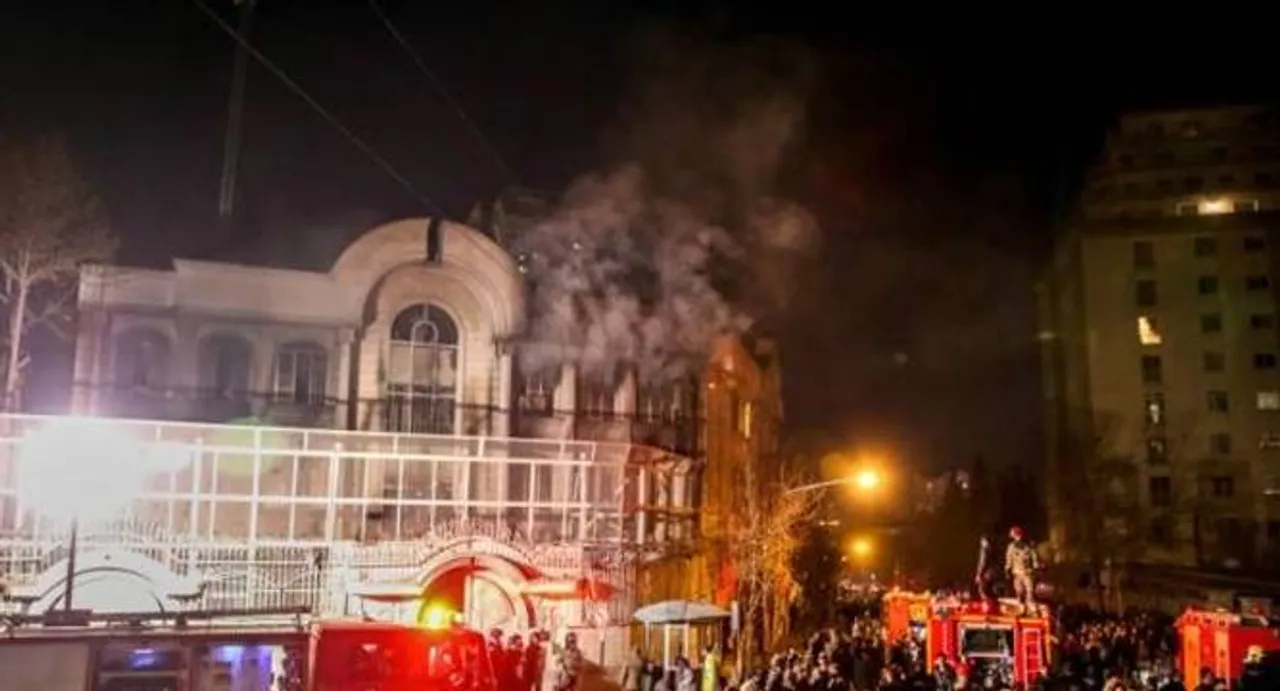 Angry crowds set fire to Saudi embassy in Tehran