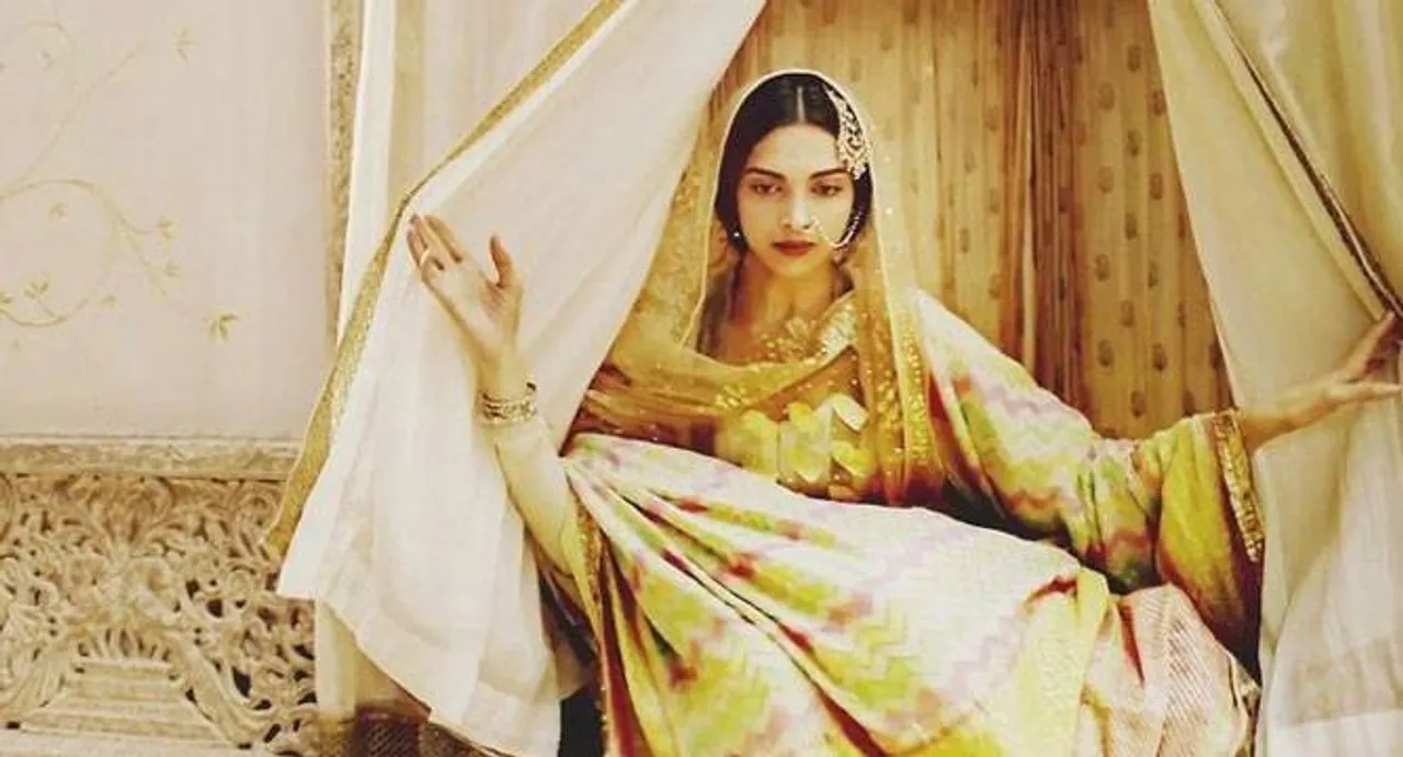 'Bajirao Mastani' rules at box office, nets Rs 301cr till now 