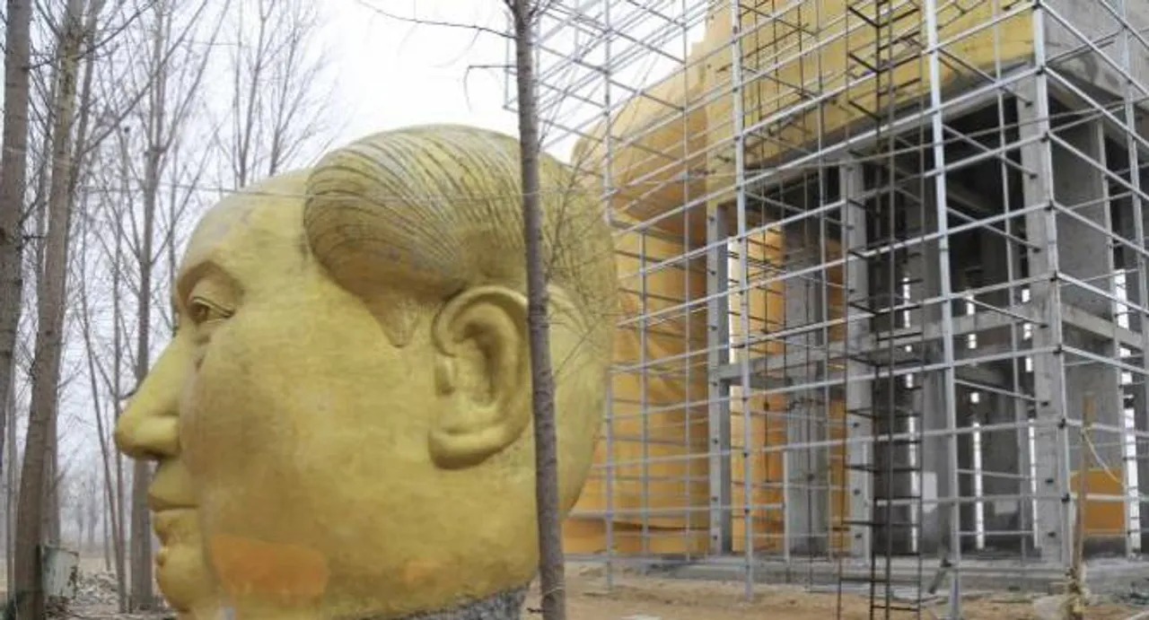 Why Mao's gold-painted statue was pulled down in China?