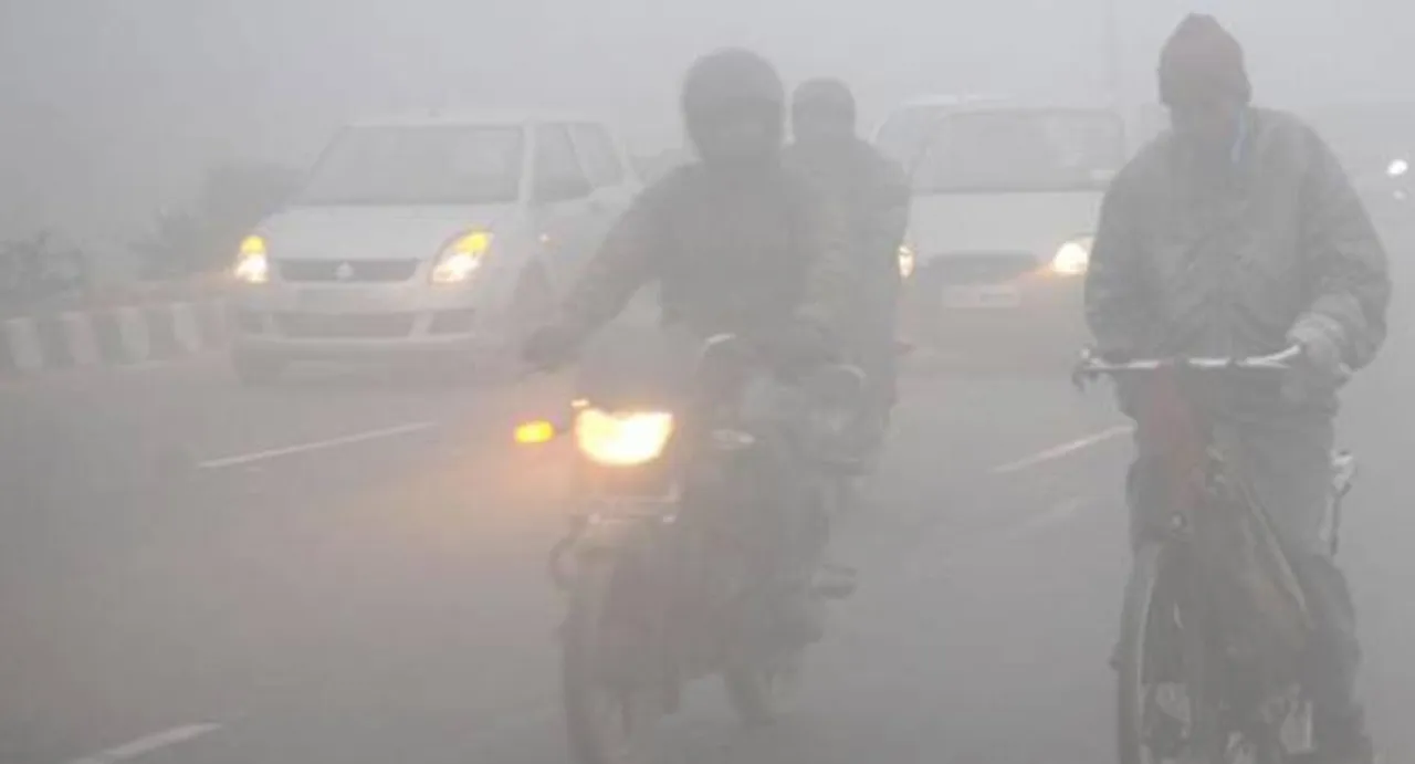 Dense fog covers Delhi; 25 domestic flights, over 50 trains delayed 