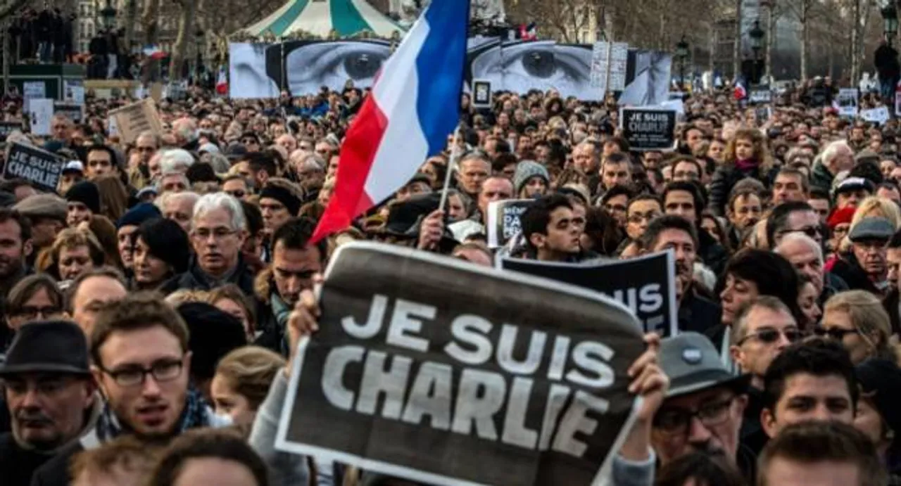 Hollande visits main Paris mosque, a year after Charlie Hebdo attacks