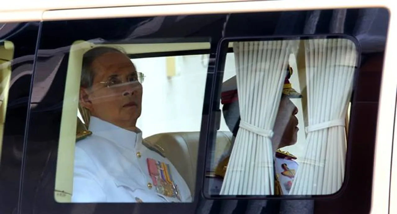 Thailand's ailing king treated for lung infection, fever