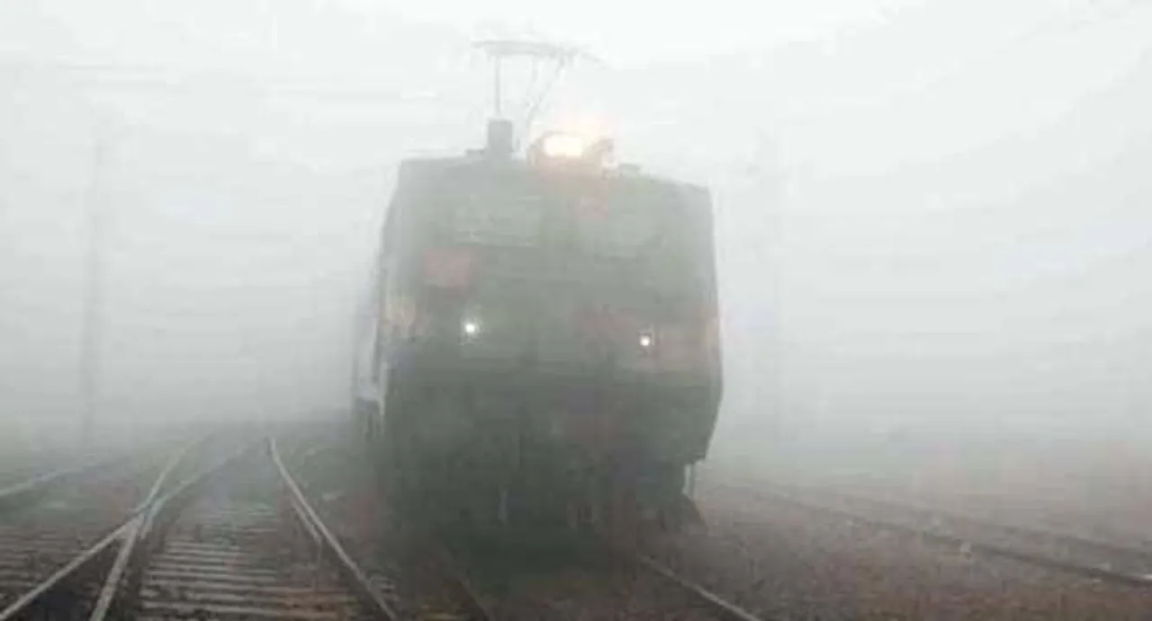 Foggy morning in Delhi, 71 trains cancelled