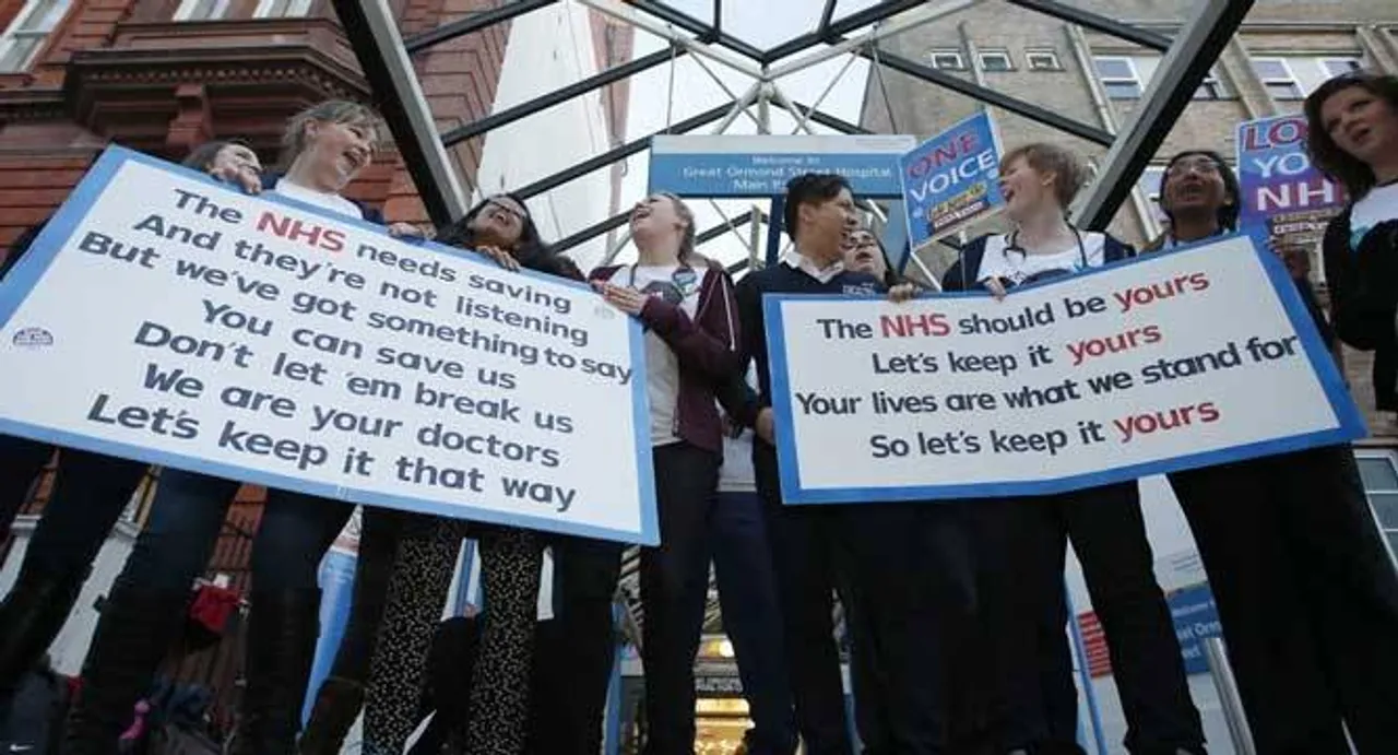 Doctors in England go on strike for first time in 40 years
