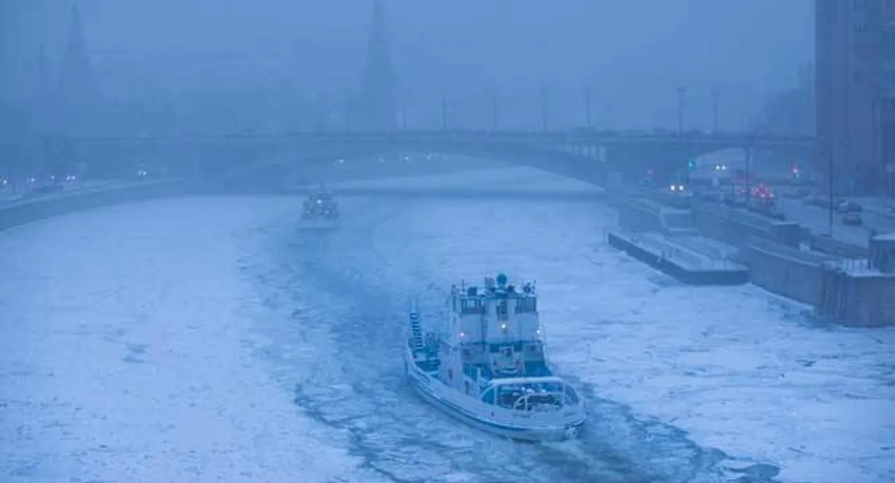 Moscow hit by heavy snowfall, strong winds