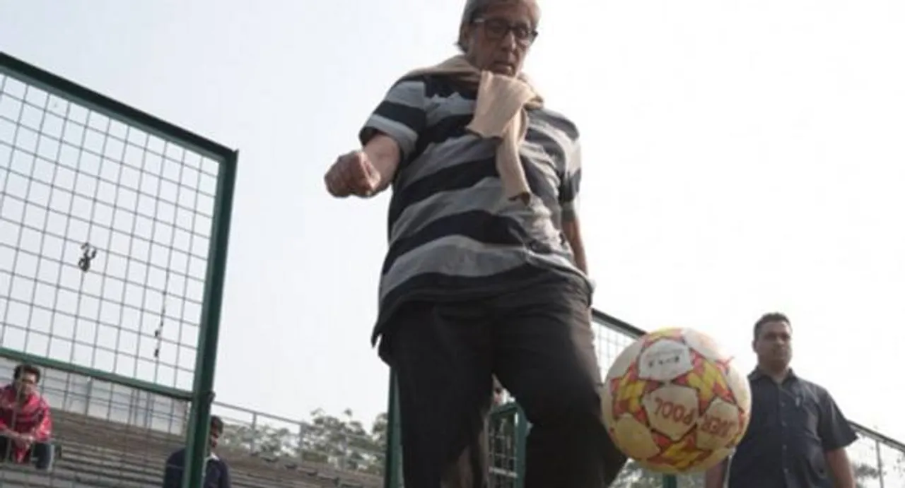 Big B 'nostalgic' while playing football with kids 