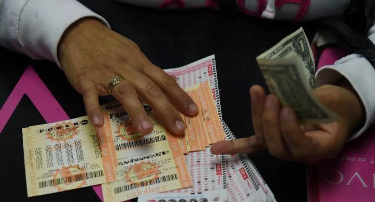 Several winners hit $1.6 bn US lottery jackpot