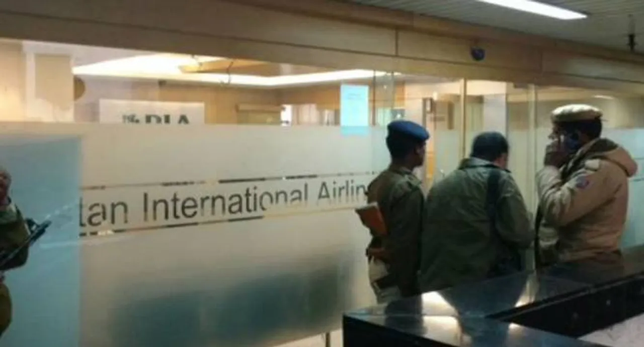 Hindu Sena vandalises Pakistan International Airlines office in Delhi 