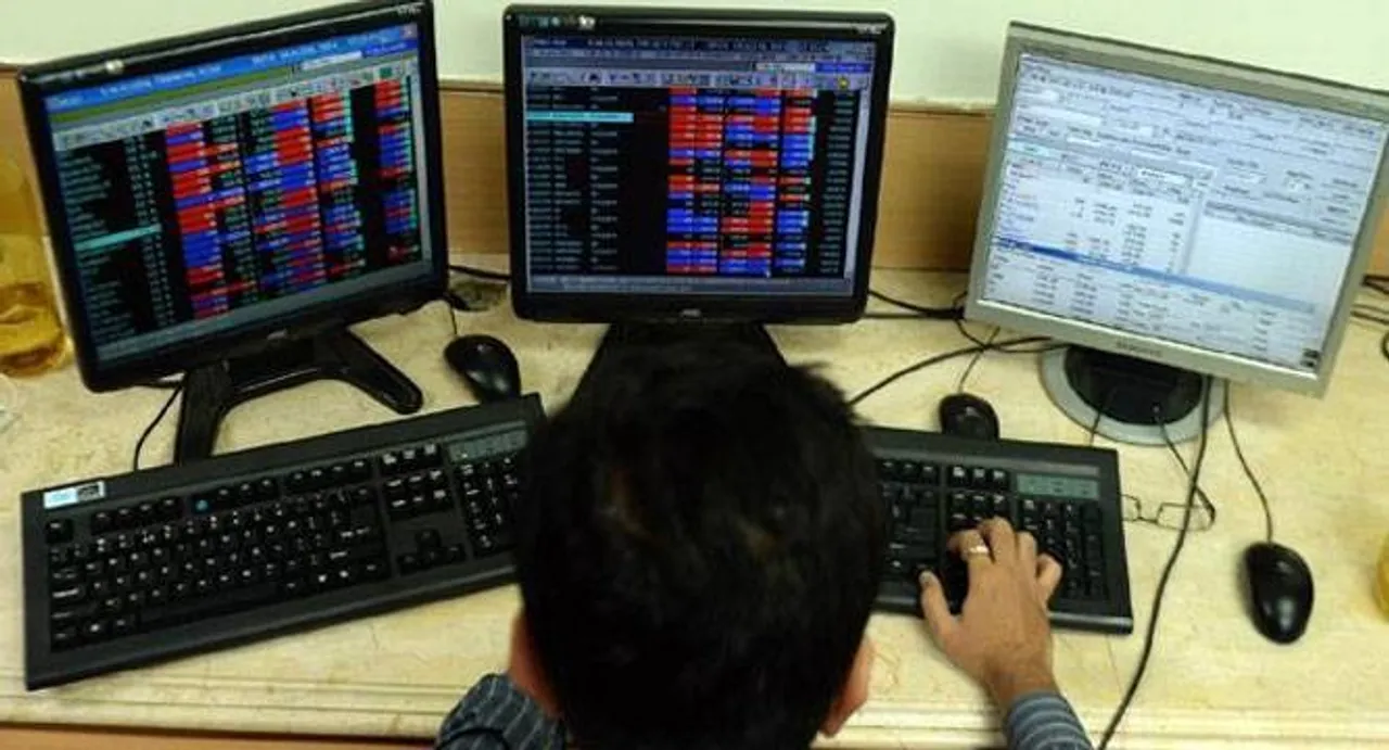 Sensex at 19-month low; tanks 318 pts to log 2nd weekly loss
