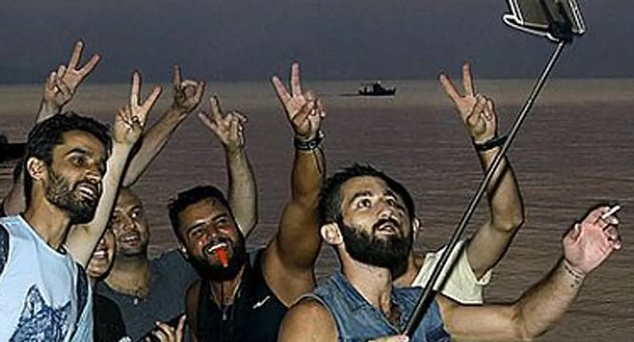 Men over 30 outdoing women with selfies: study
