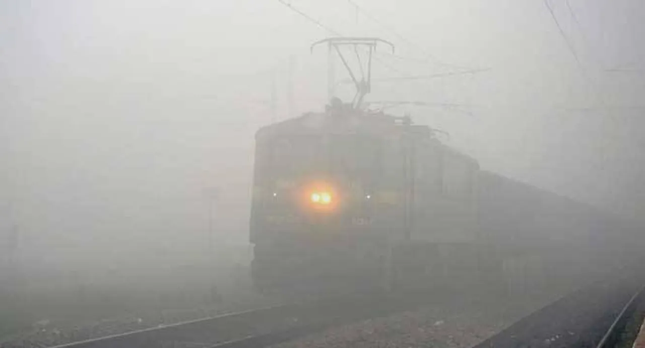 Foggy morning in Delhi; 21 trains cancelled