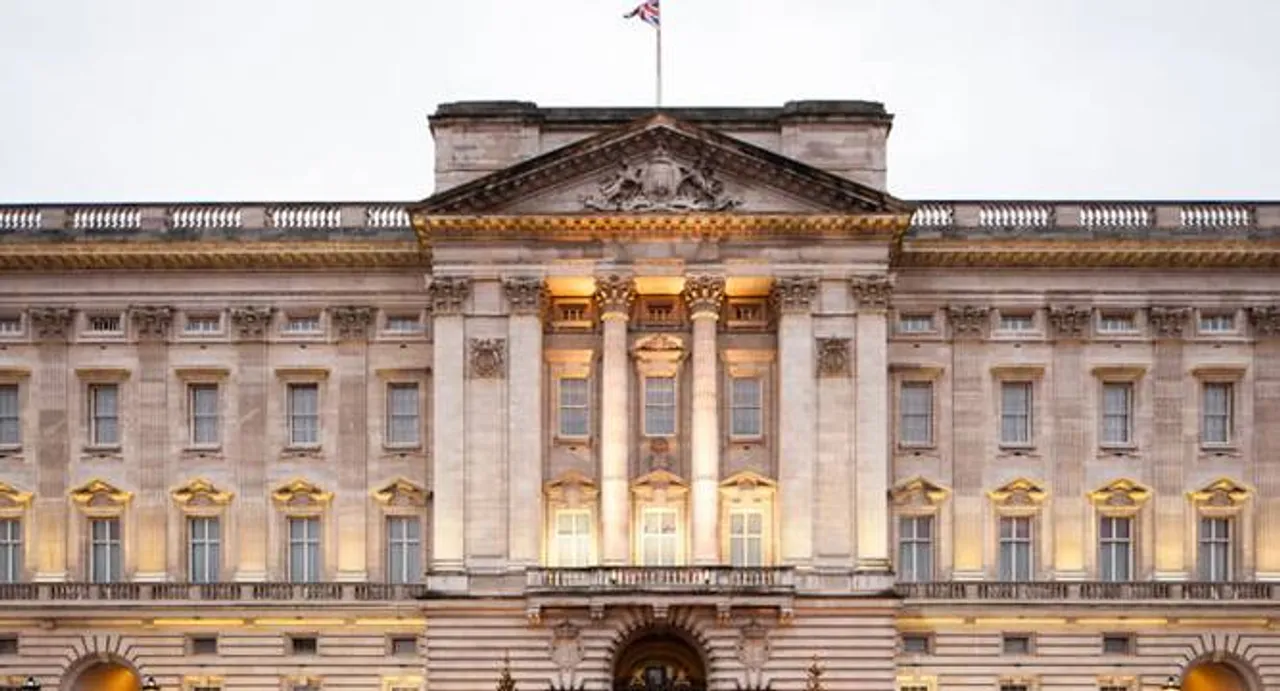 Now, visit royal corridors of Buckingham Palace with Google