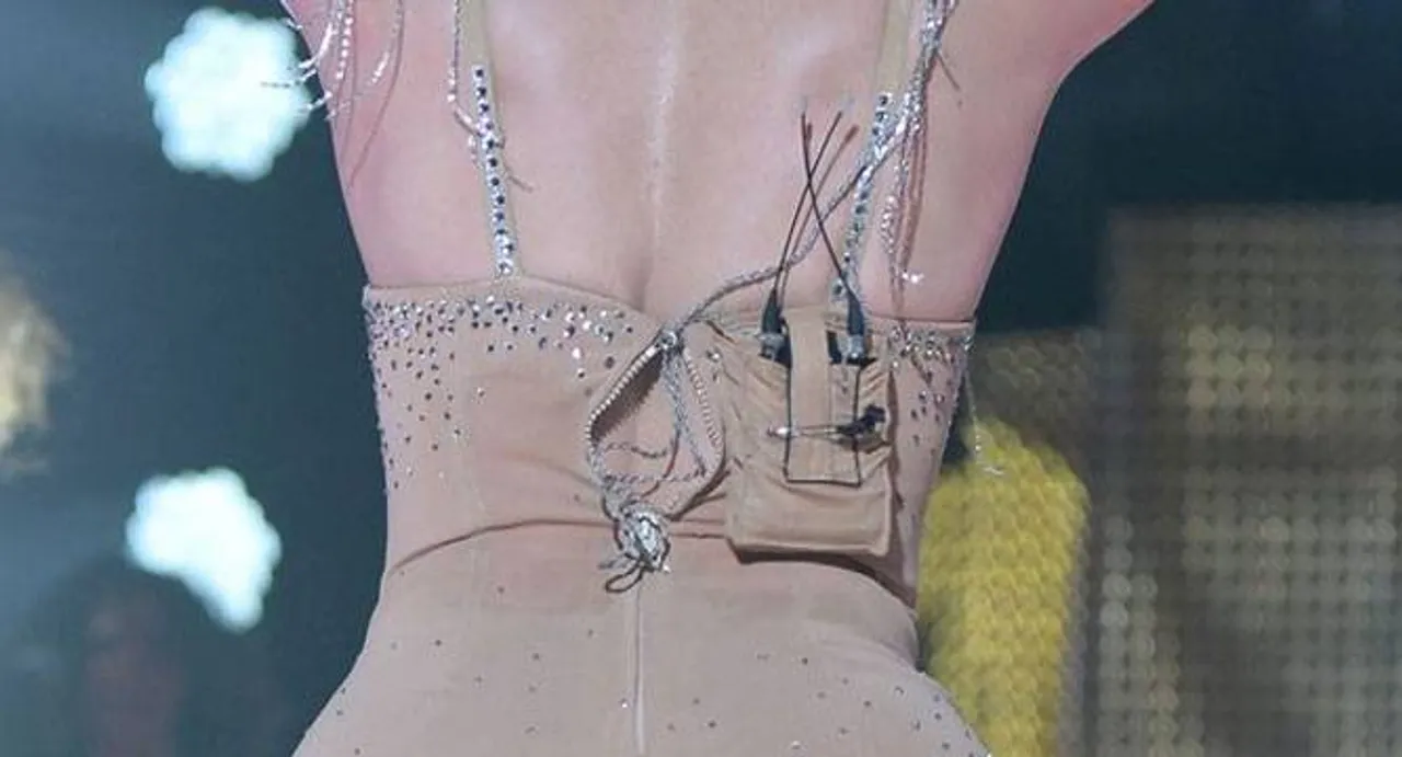 Jennifer Lopez suffers wardrobe malfunction during Las Vegas residency