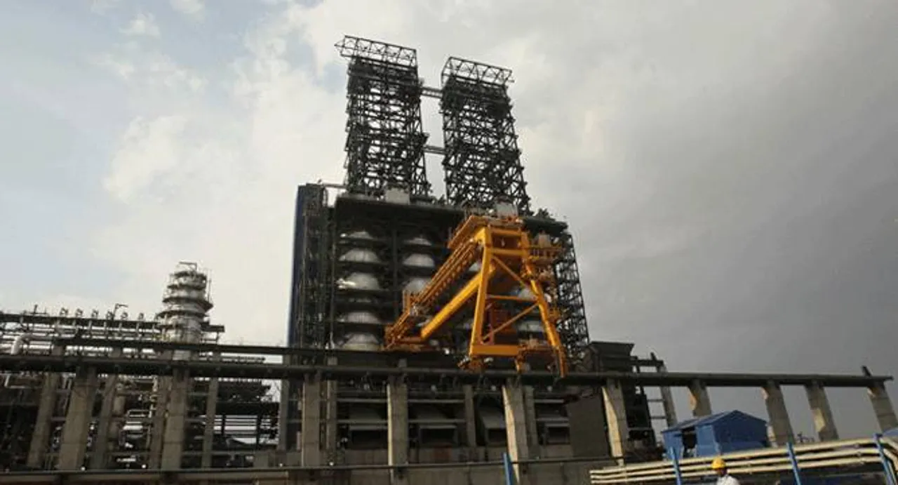 Paradip Refinery to boost IOC net by 20-30%;GRM by $6-7/barrel