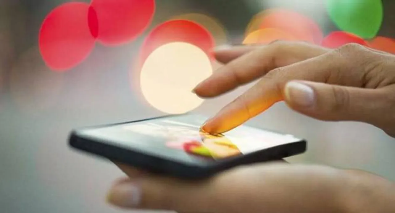  Late-night texting affects teens' sleep, academic performance