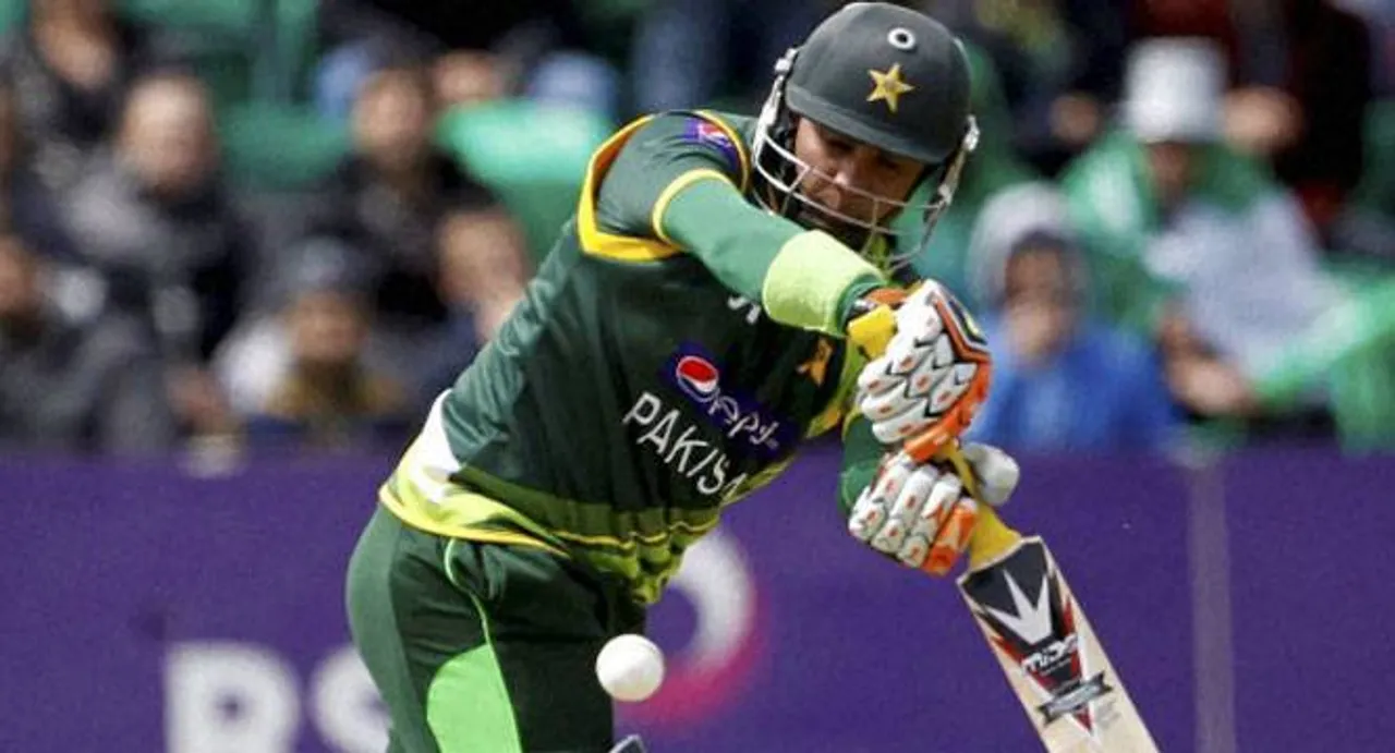 Imran Farhat retires from international cricket