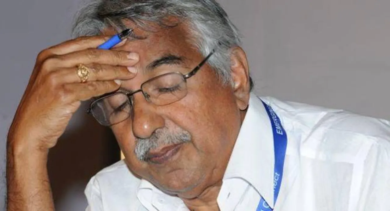 Kerala HC puts stay on FIR against CM Oommen Chandy for 2 months