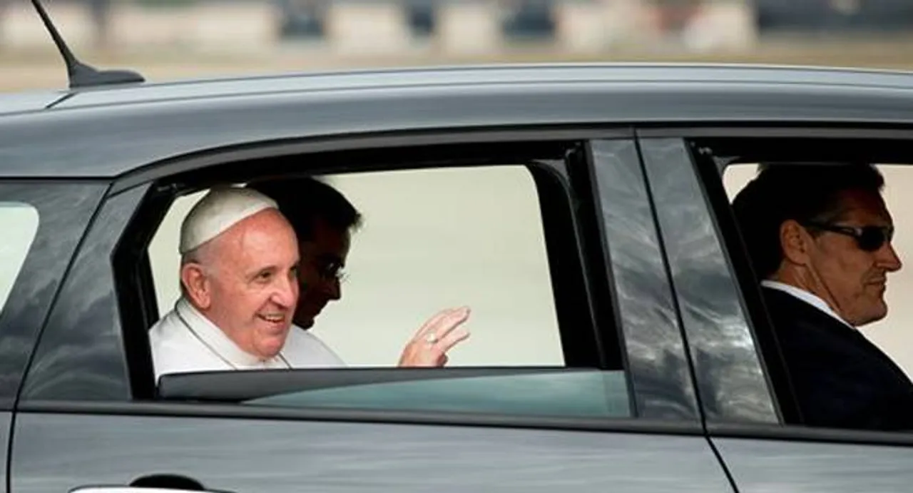 Fiat used by Pope during US visit sold at auction for USD 82K