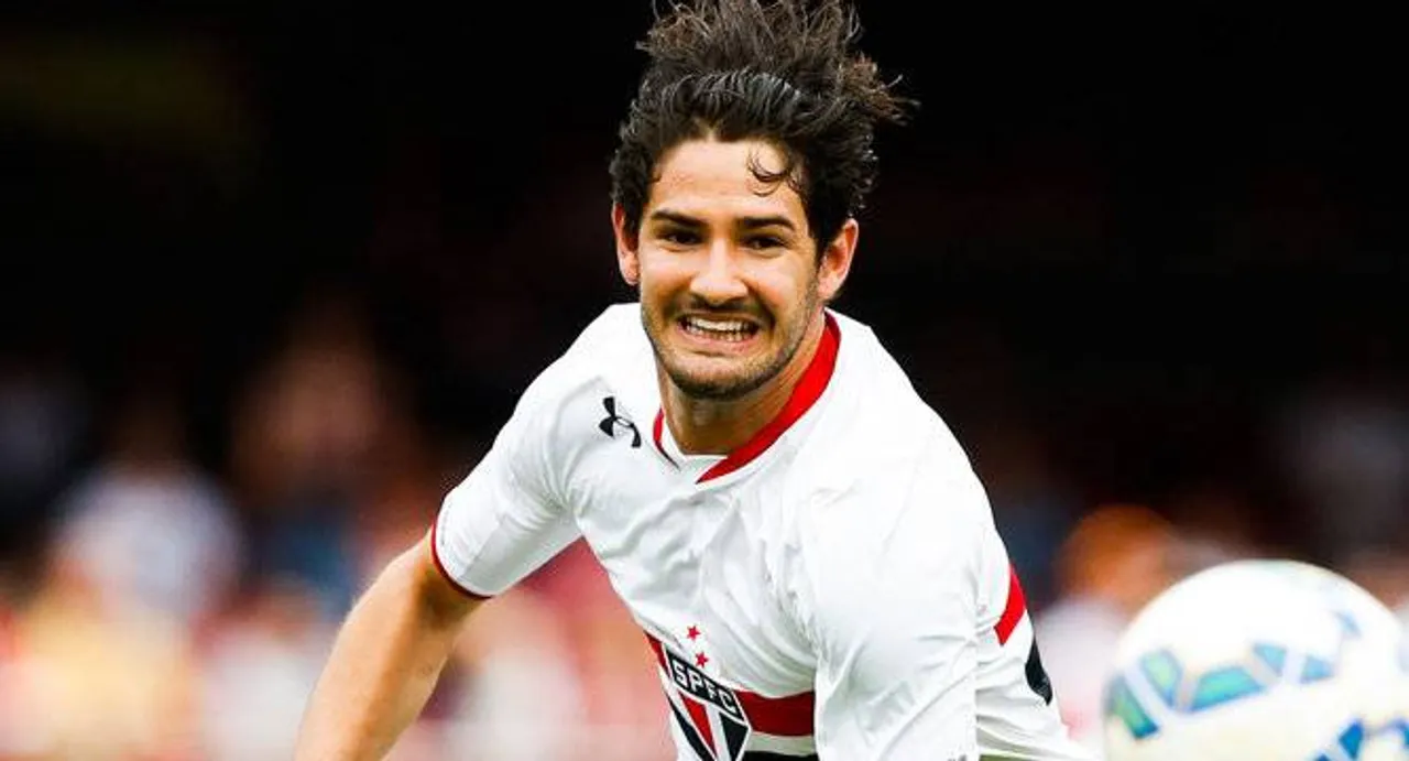 Chelsea complete Pato loan deal