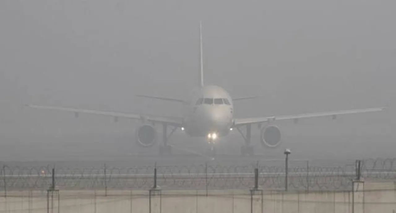 Bad weather delays 87 flights at Delhi airport