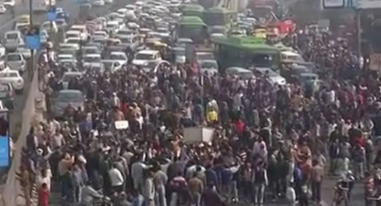 Sanitation workers block roads in Delhi, throw traffic out of gear