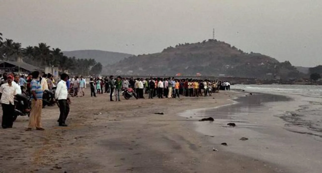 Bombay HC raps Maha Govt, Mumbai corpn over beach safety