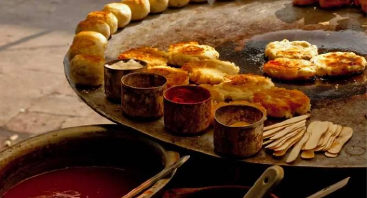 Culinary tour of Delhi, now on a bus ride!