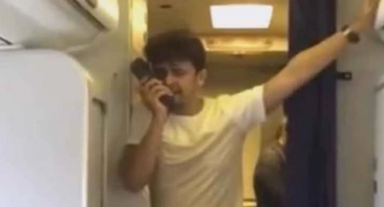 Jet Airways removes flight crew for Sonu Nigam's performance 