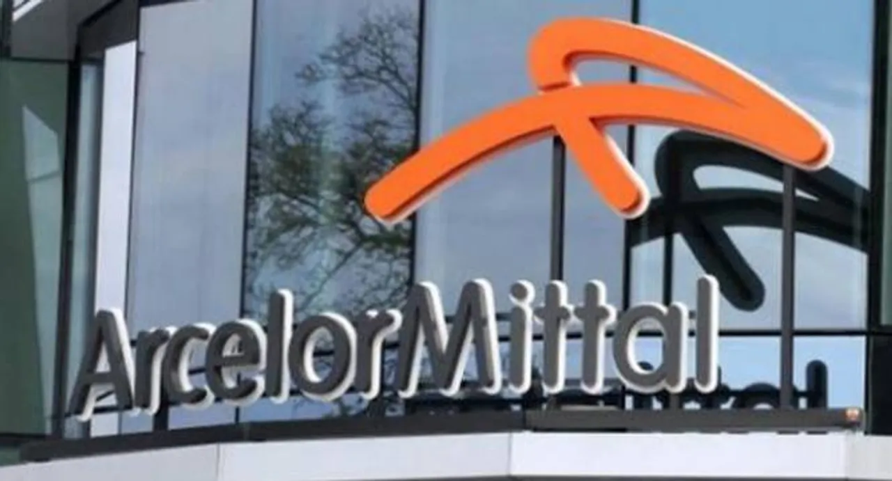 ArcelorMittal net loss widens in Q4; cuts capex, no dividend