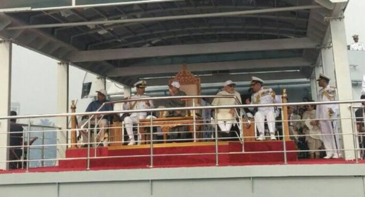 In Modiâ€™s presence, President reviews Naval fleet