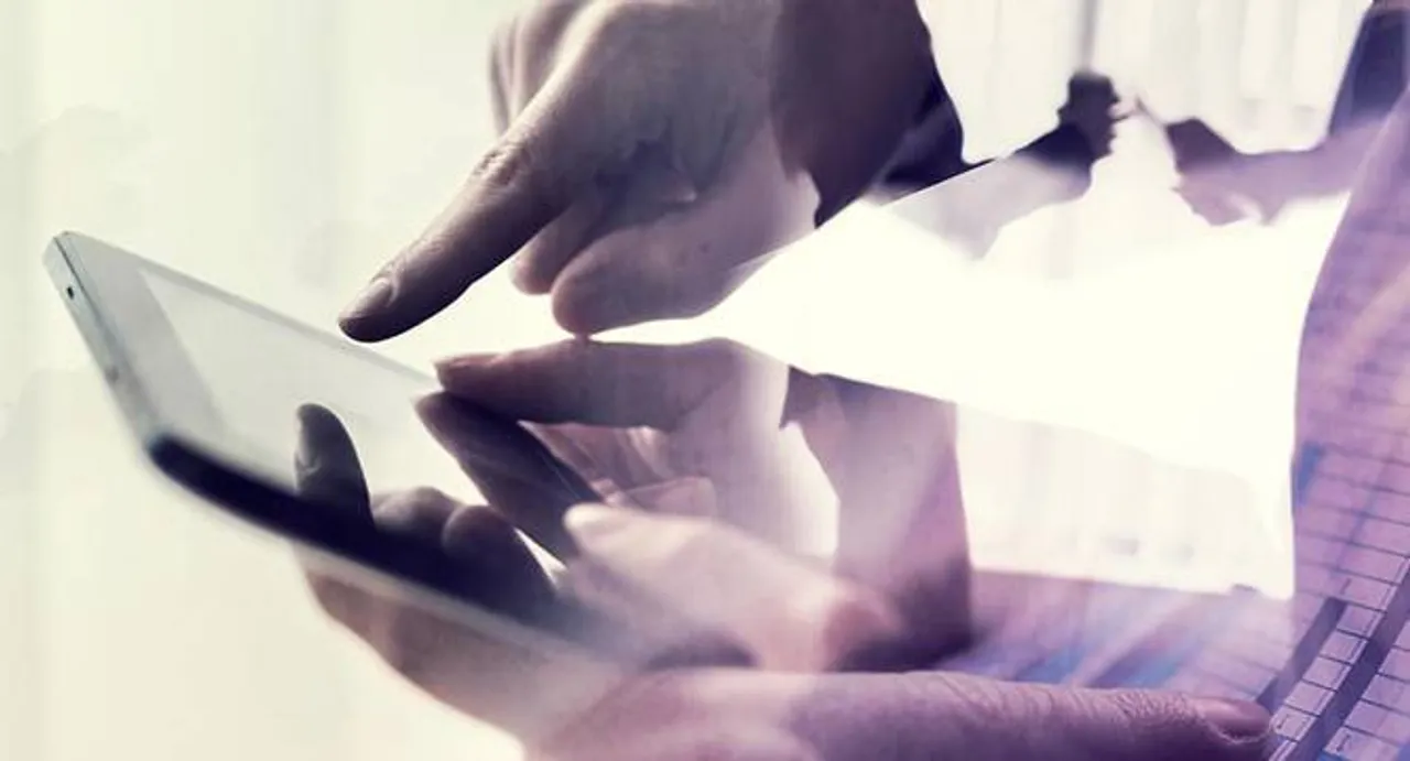 Smartphone users devote same time to entertainment as texting