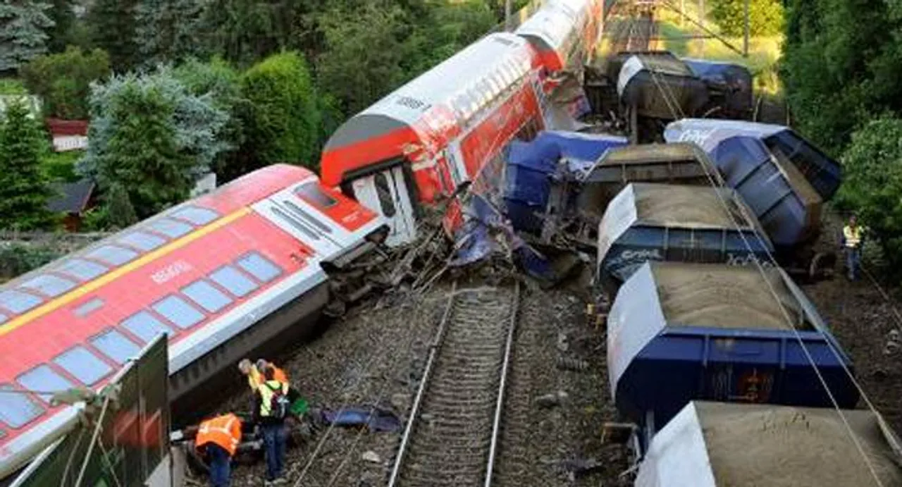 Train crash in southern Germany causes deaths, injuries