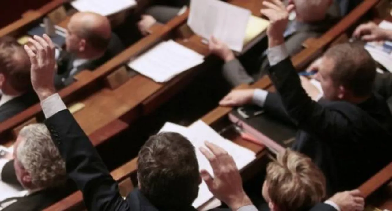 France votes to strip nationality of terrorists
