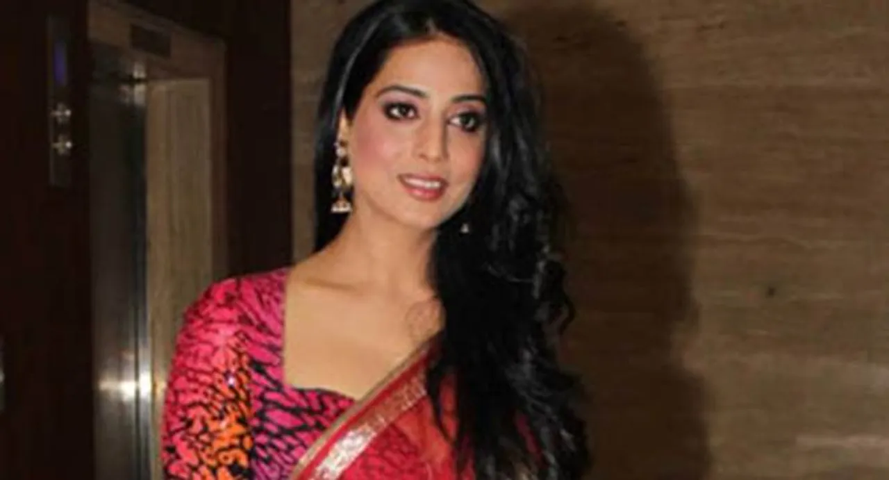 Filmaker Trisha Ray directs Mahie Gill in 'Orphan Train'
