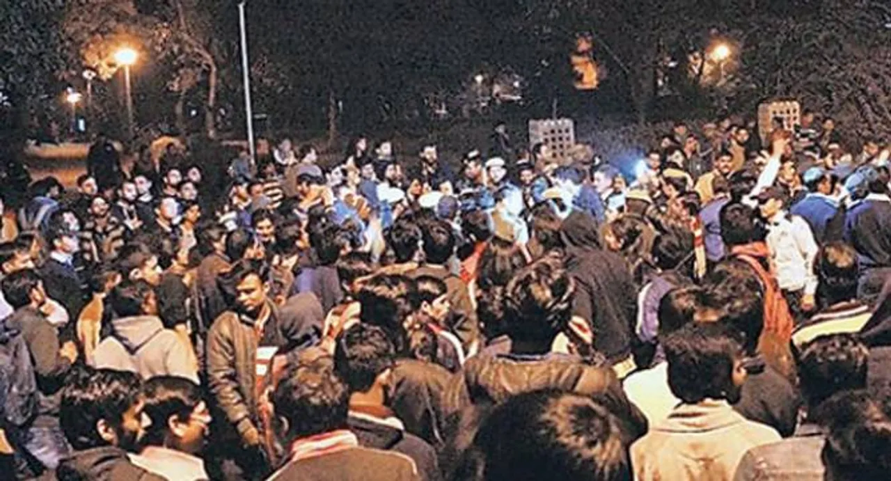 Afzal Guru row: FTII, 40 central varsities extend support to JNU students