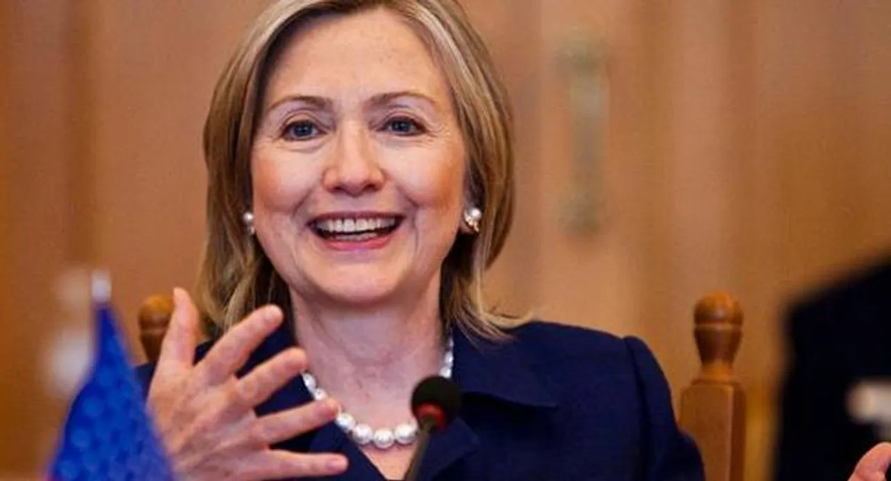  Hillary Clinton 'barks' like a dog to attack Republican rivals