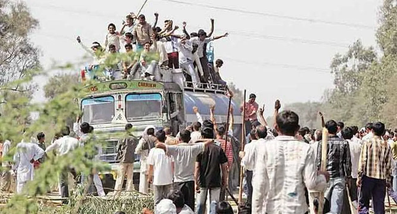Jat Protest: Captain Abhimanyuâ€™s house attacked; vehicles set on fire by protestors